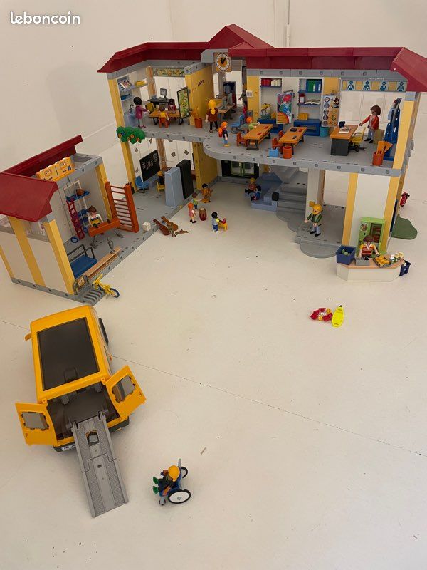 Grande école Playmobil (image 1)