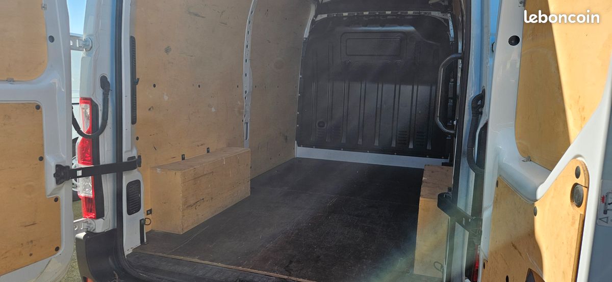 Renault Master L2H2 Confort 2.3 Blue dCi 135ch (image 9)