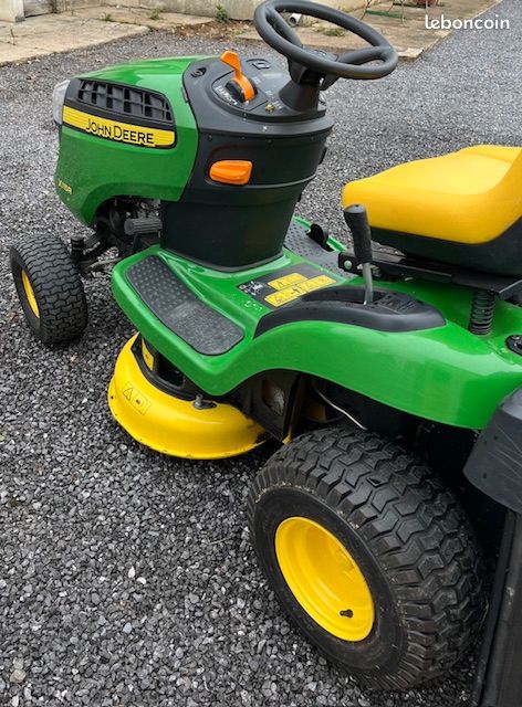Tondeuse autoportée John Deere X115R – Bac de ramassage intégré – Très bon état (image 3)