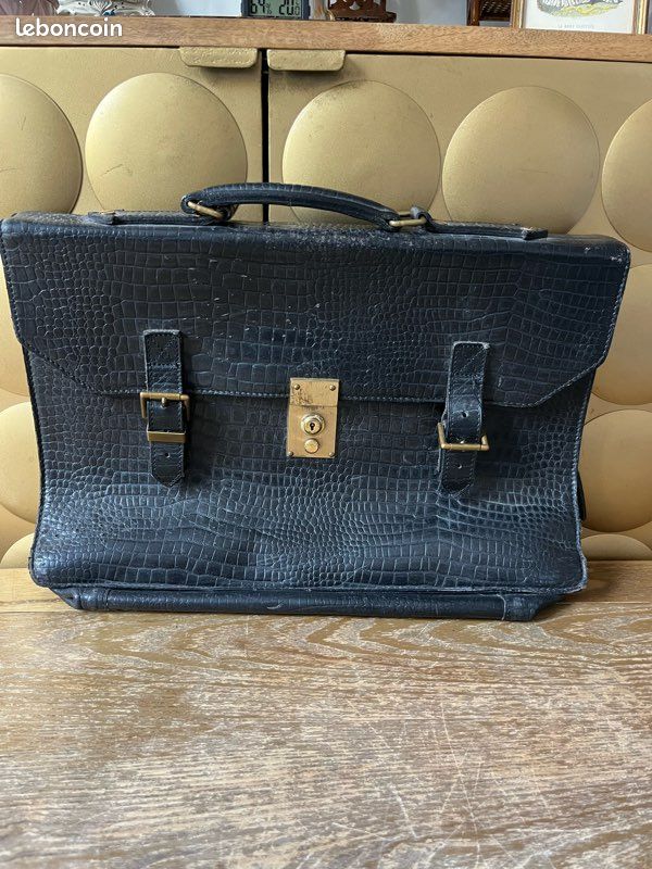 Pochette porte-documents en cuir de crocodile, comprenant 3