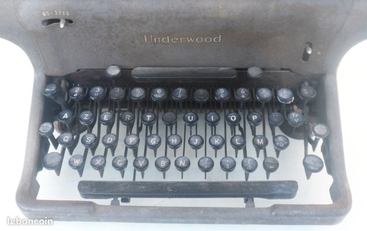 Machine à écrire UNDERWOOD Standard made in USA N° de série 19-7097812 des AN 30/40 - Typewriter UNDERWOOD Standard made in USA Serial Number 19-7097812 1930s/1940s (image 2)