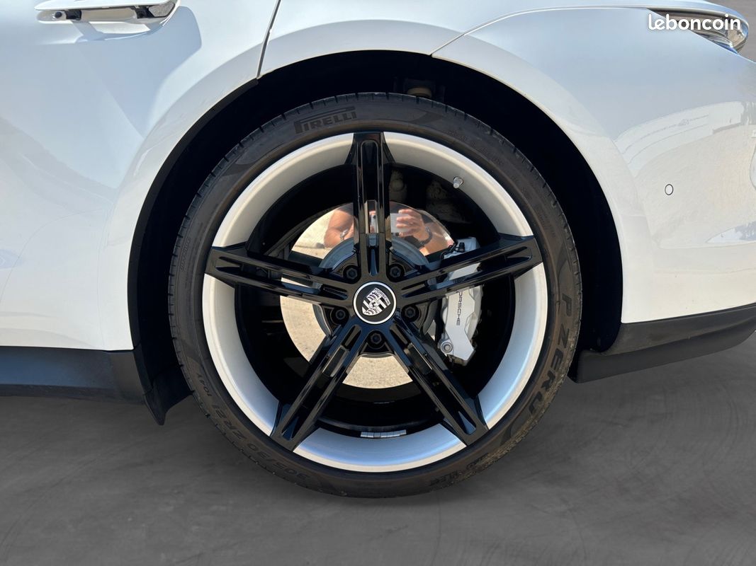 PORSCHE TAYCAN 4S 530 ch GARANTIE PORSCHE APPROVED - ECRAN PASSAGER - BOSE - TOIT PANO - CAM 360 - (image 18)