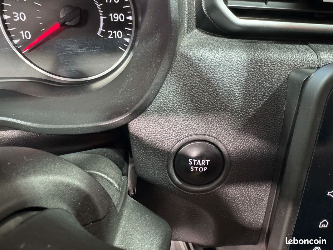 DACIA DUSTER 115cv 4x2-B Journey / CarPlay / Caméra 360° / Siège Chauffant / Roue de Secours (image 32)