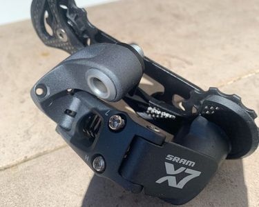 Sram MTB Dérailleur avant X7 3 x 10 vitesses haute serrage 31,8/34,9 mm Sram MTB Dérailleur avant X7 3 x 10 vitesses haute serrage 31,8/34,9 mm