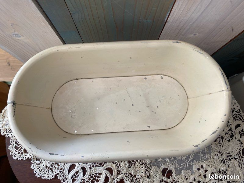 ANCIENNE BAIGNOIRE DE poupée en tôle fer avec son porte savon Dinette jouet EUR 70,00 - FR