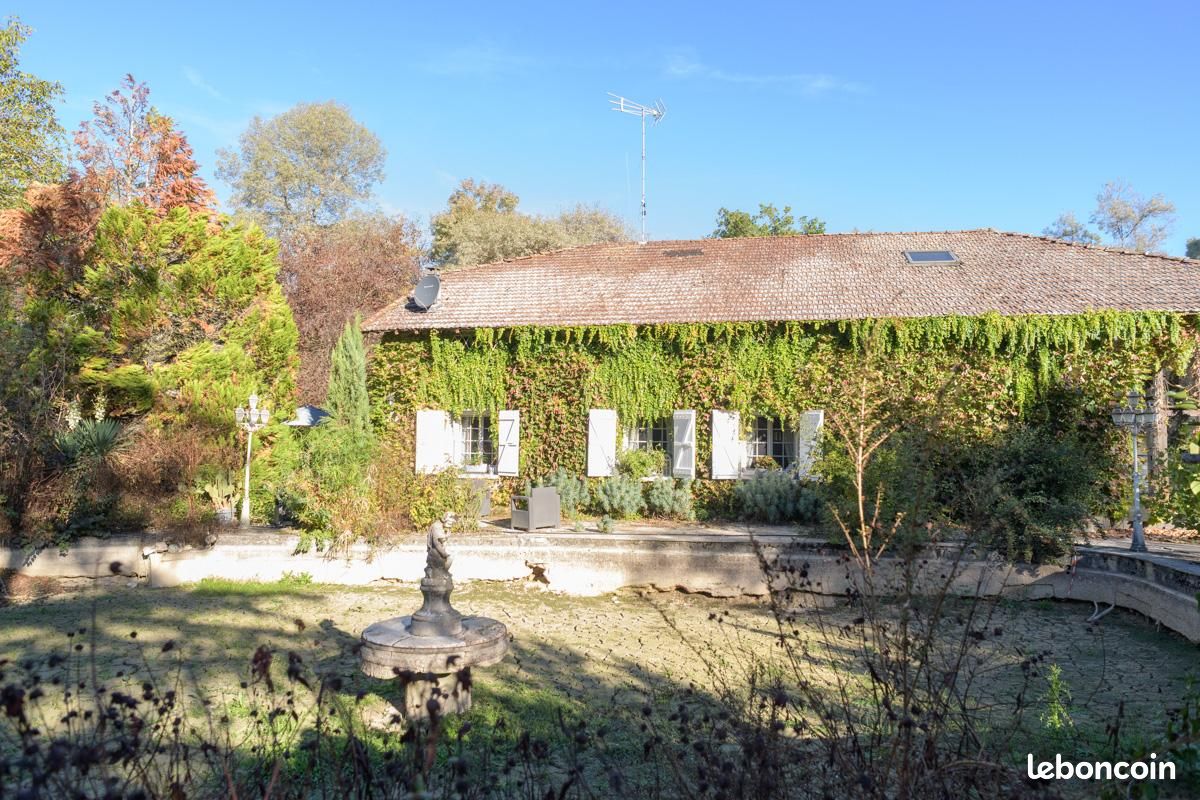 Maison 19 pièces 630 m² · à Monteils · 630 m² · 595 000 €
