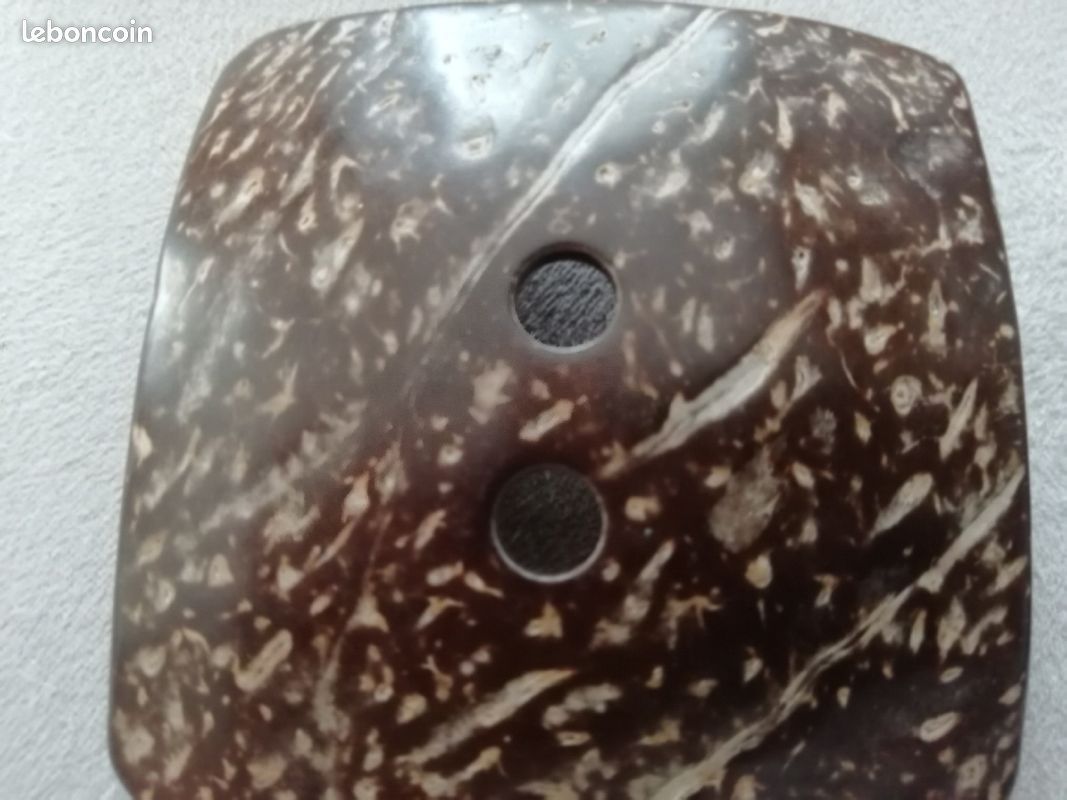 2 gros boutons en bois (image 2)