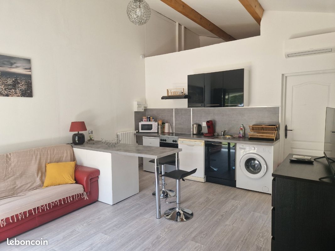Appartement avec terrasse et piscine (image 2)