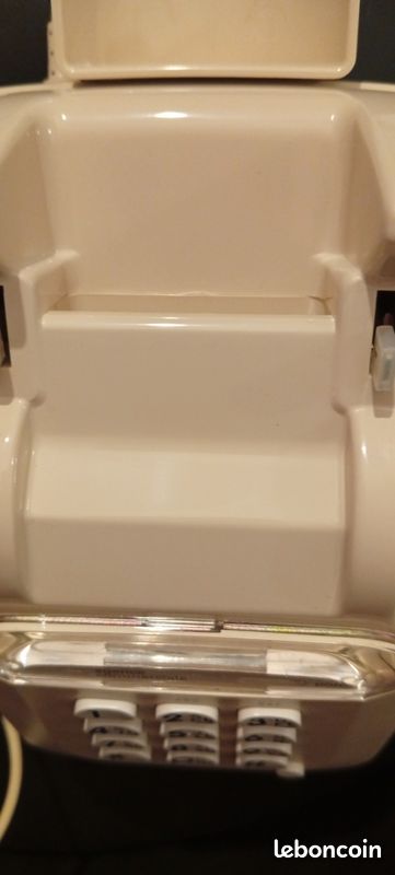 Ancien Téléphone Rouge S63 Socotel : La Pièce Vintage Qui Claque Dans Ta Déco