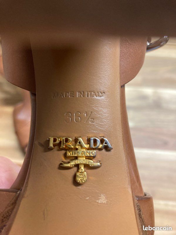 Chaussures à talon Prada taille 36 1/2 (image 3)