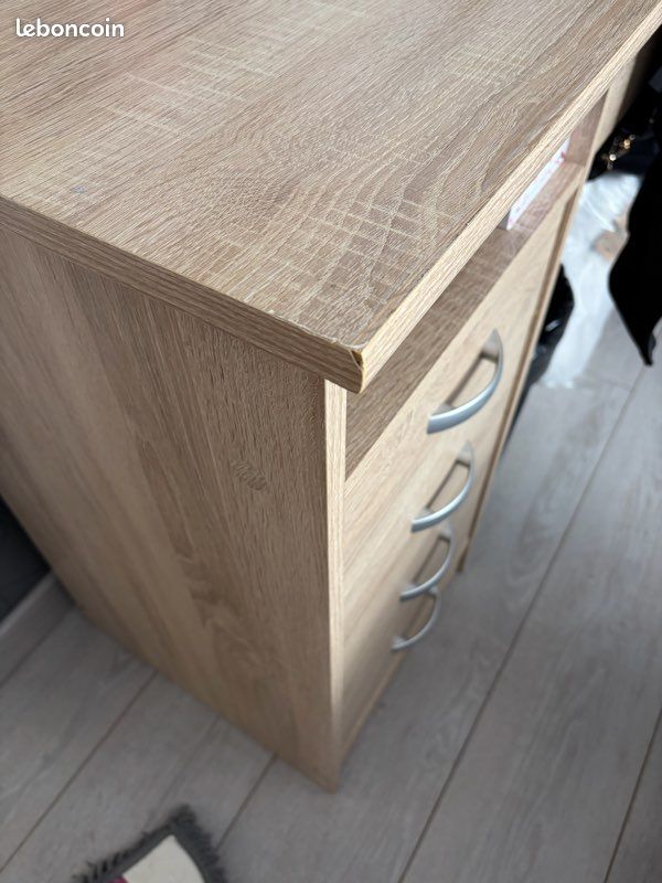 Bureau (image 2)