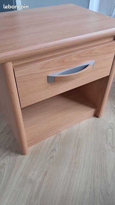 Table de nuit (image 1)