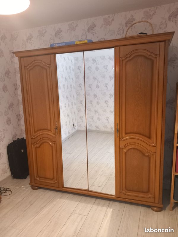 Armoire en bois avec miroirs et lit 2 places (image 1)