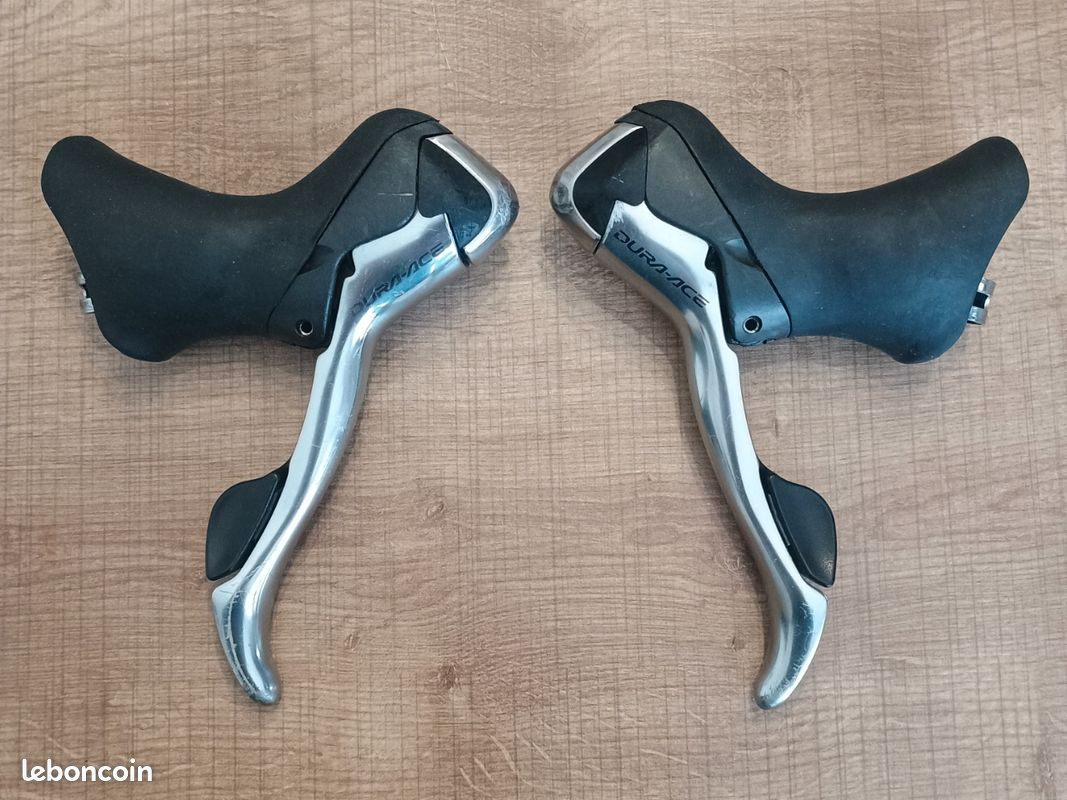 Les manettes de vitesse/levier de frein Shimano 7800 Dura-Ace