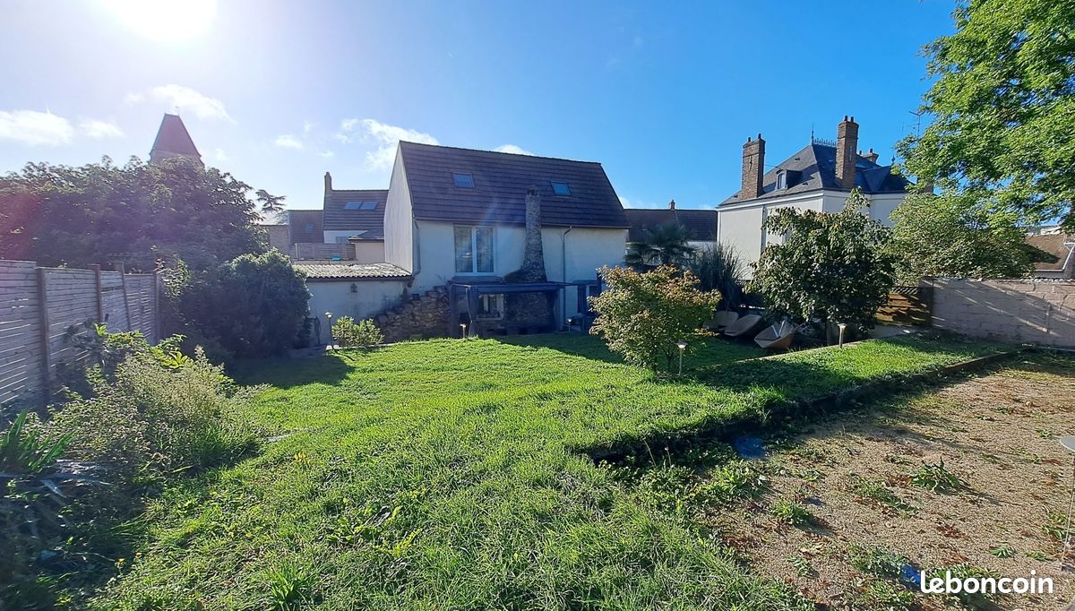 Immeuble 323 m² · à Gometz-la-Ville · 323 m² · 890 000 €