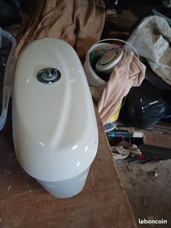Réservoir wc porcelaine (image 1)
