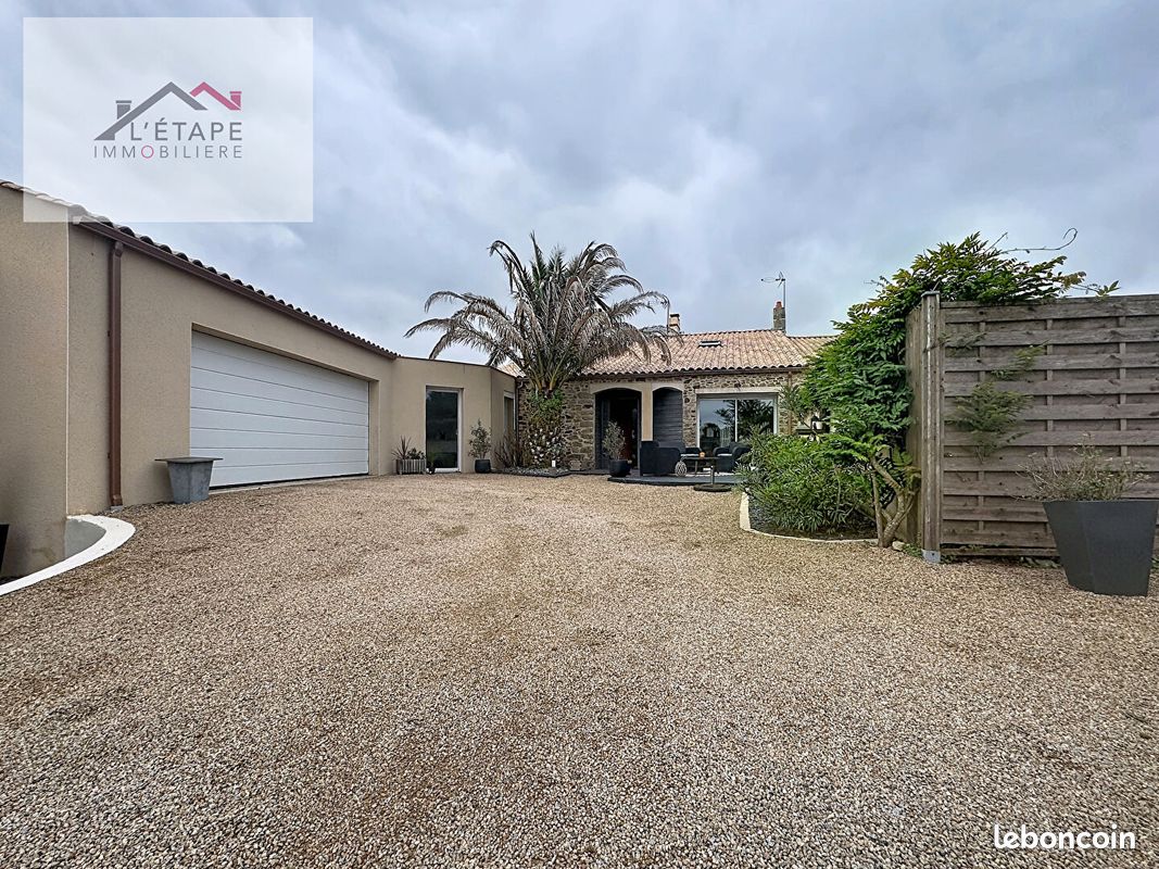 Maison 8 pièces 155 m² · à Beaulieu-sous-la-Roche · 155 m² · 347 000 €
