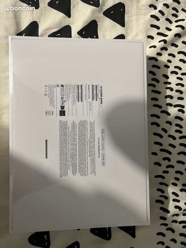 MacBook Pro (image 1)