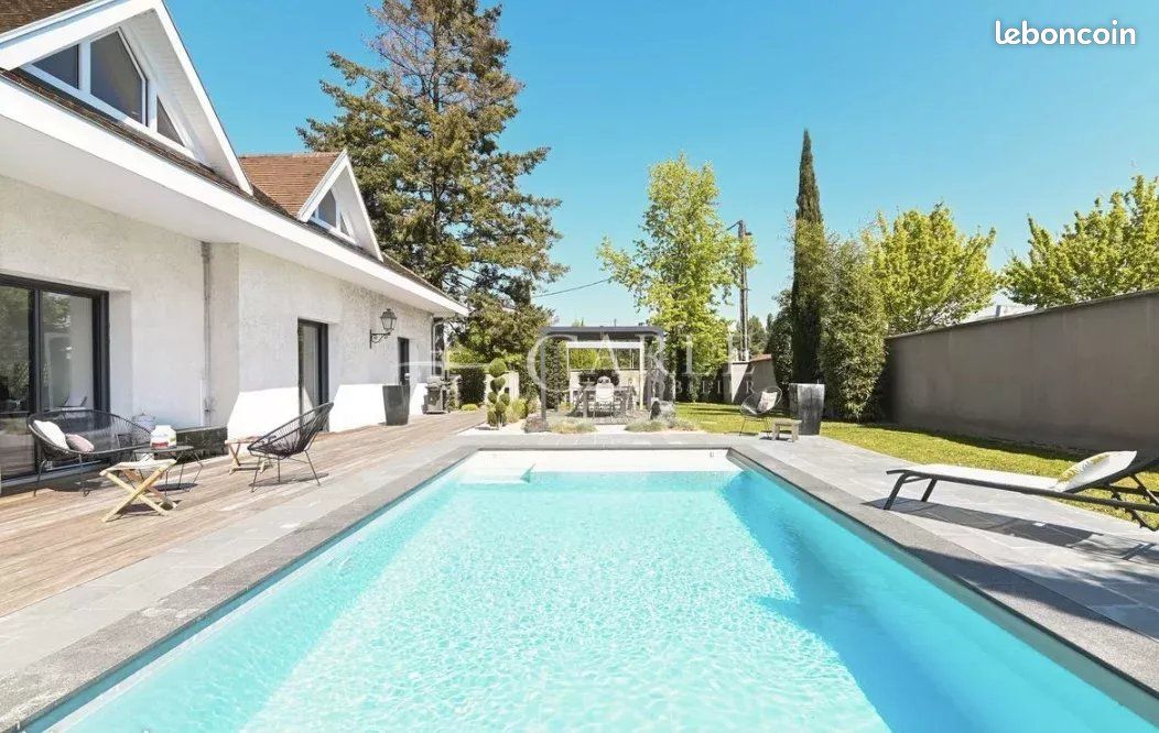 Maison 12 pièces 195 m² · à Bourgoin-Jallieu · 195 m² · 590 000 €