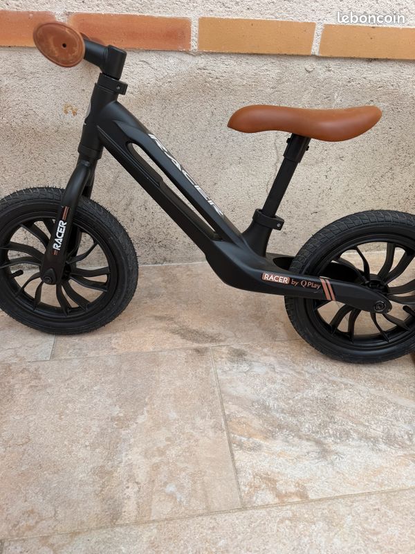 Draisienne Enfant SPIELWERK Easy Pirate Noir 10 Pouces - Vélo D'Équilibre Réglable Avec Frein