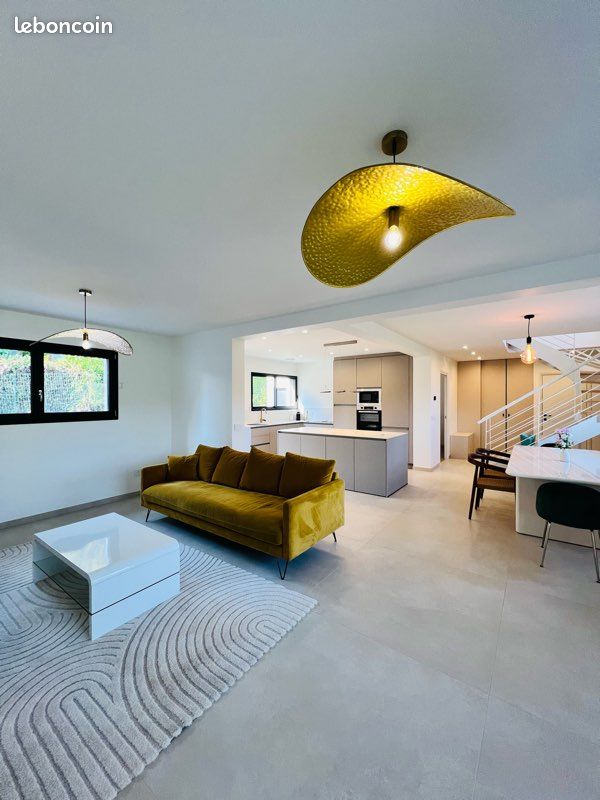 Maison 5 pièces 123 m² · à Annecy · 123 m² · 3 930 €/mois