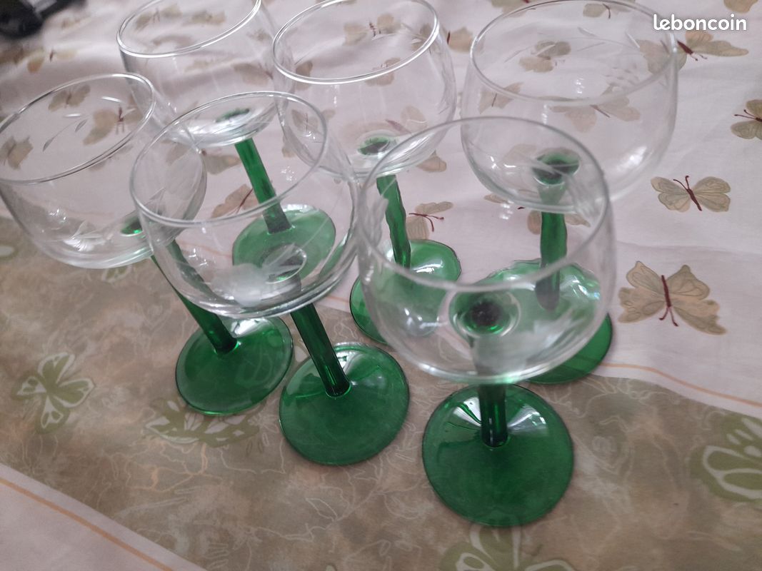 Verres à vin (image 1)