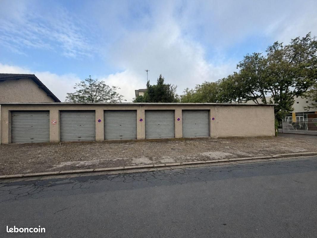 Garage Decines · à Décines-Charpieu · 80 €/mois