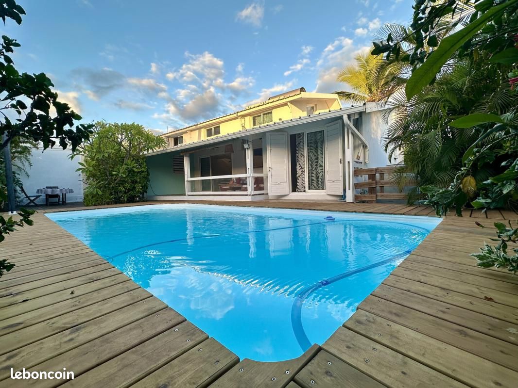 Maison 6 pièces 130 m² · à L'Étang-Salé · 130 m² · 720 000 €