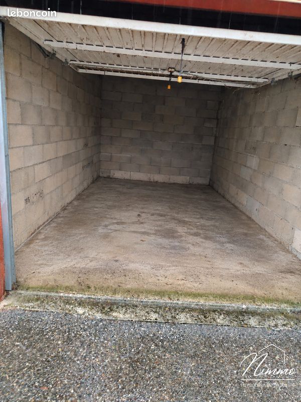 Parking 14 m² · aux Angles · 14 m² · 100 €/mois