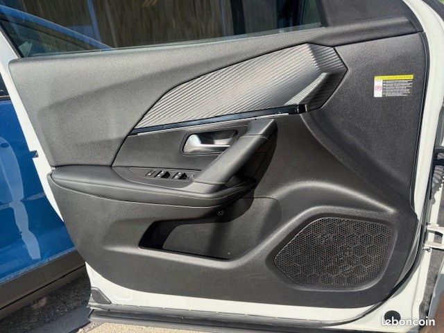 Peugeot 2008 1.5 BLUEHDI 130CH S&S GT LINE EAT8 7CV (image 18)