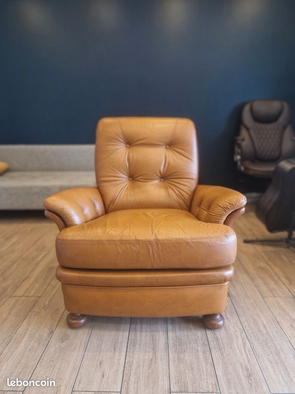 Fauteuil cuir vintage couleur cognac très confortable (image 1)