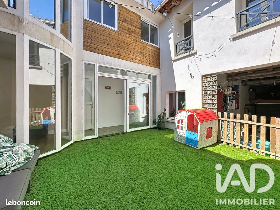 Maison 5 pièces 171 m² · à Milhaud · 171 m² · 335 000 €