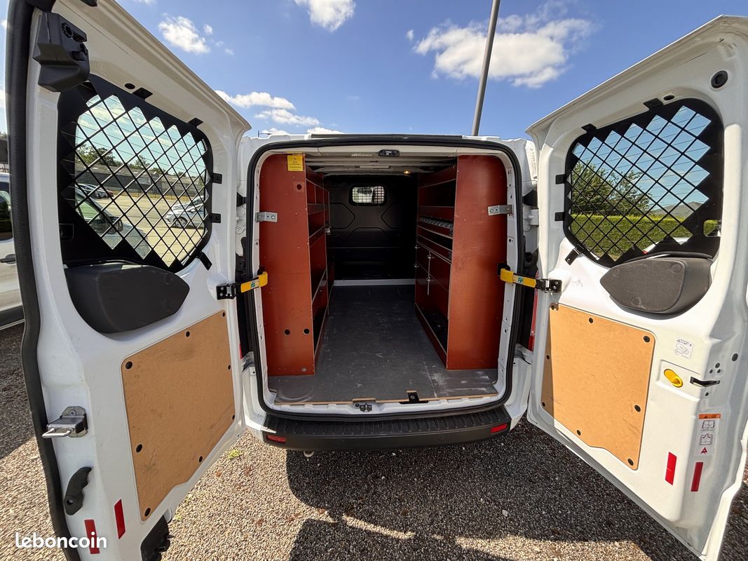 Ford Transit Custom 2.0 ECOB 130 300 L1H1 CAB APP TREND BUS (image 3)