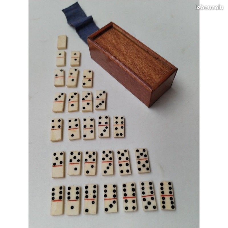 Ancien Jeu De Dominos Miniature - Bois Rouge - Complet Avec Sa Boîte - Fabrication Française