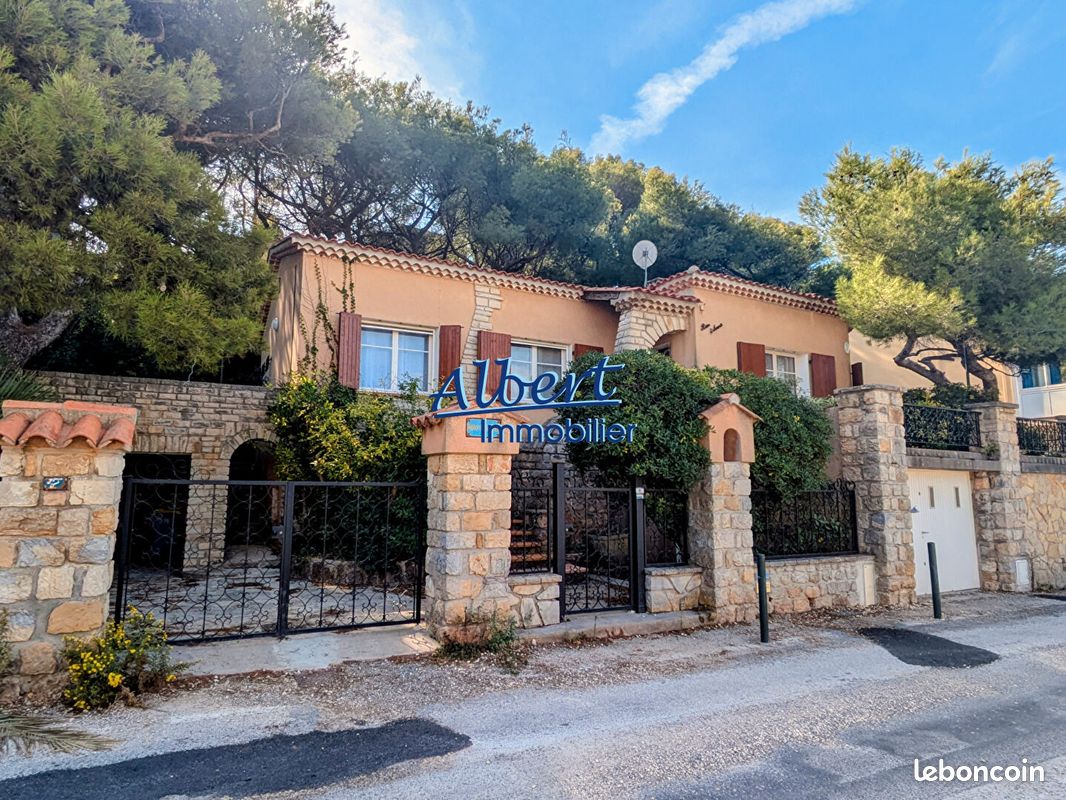 Maison 5 pièces 101 m² · à Sanary-sur-Mer · 101 m² · 2 100 €/mois