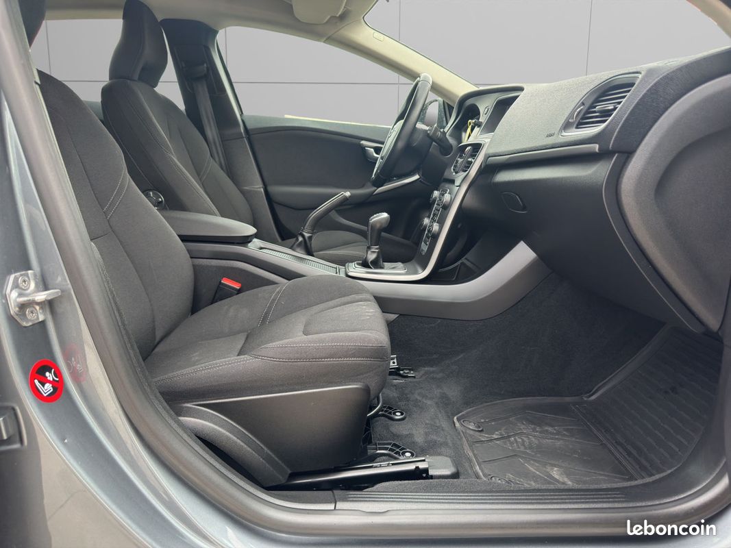 Volvo v40 2.0l d 120ch (image 10)