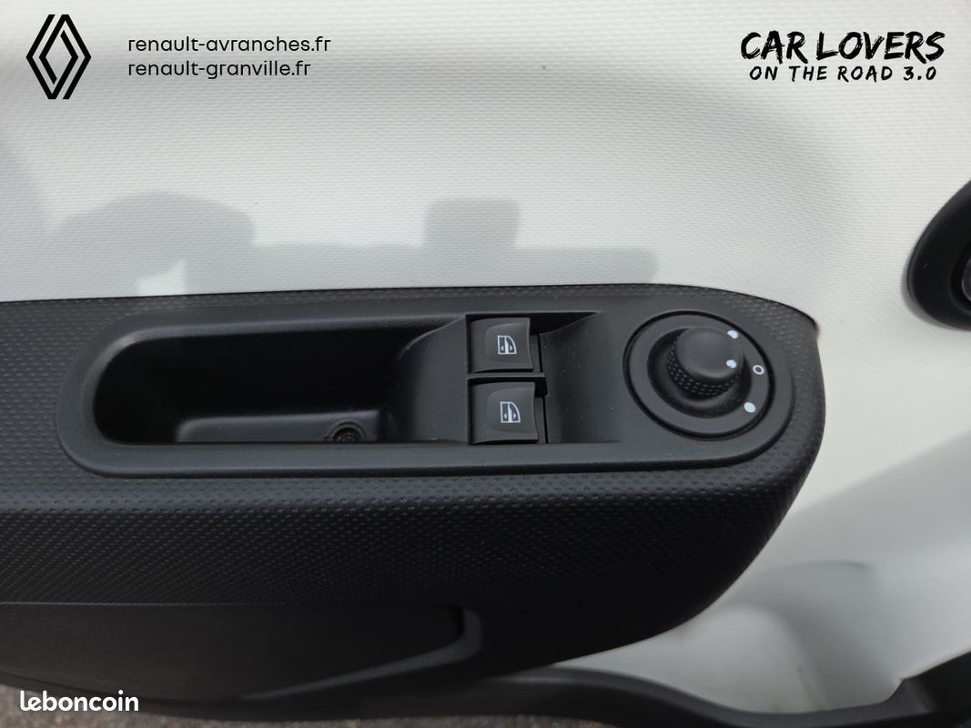 RENAULT Twingo III Achat Intégral - 21 Life (image 12)