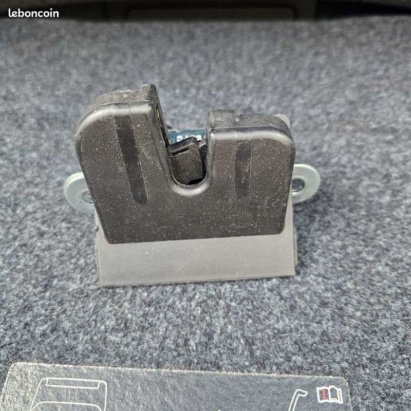 Serrure de coffre seat ibiza4 6j (image 1)
