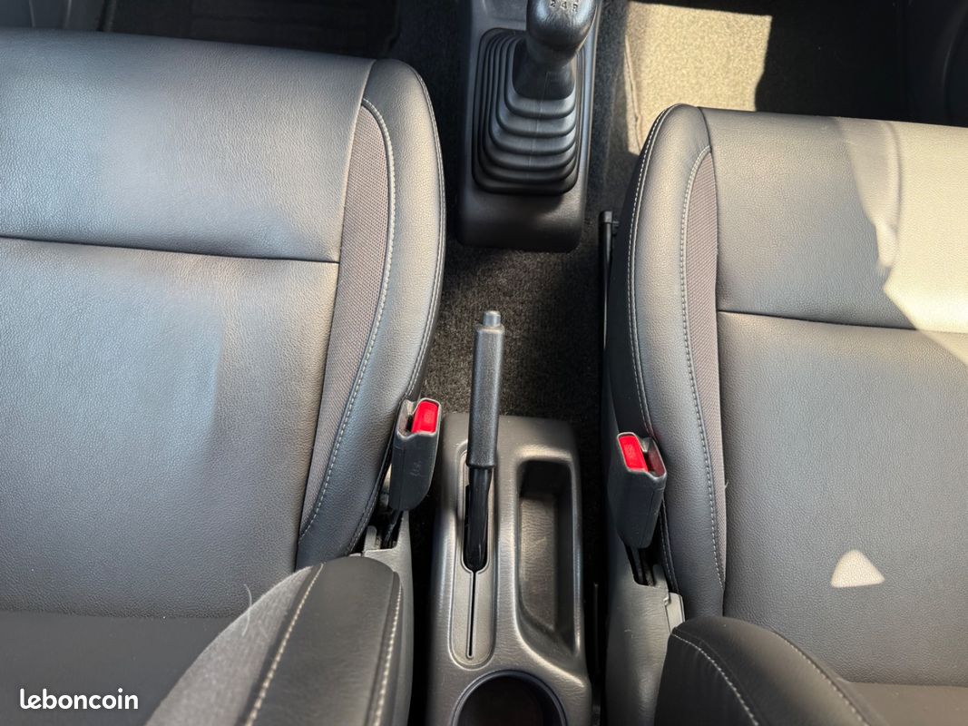 SUZUKI JIMNY JX Ranger Edition 1.3i VVT 86ch SUIVI COMPLET SUZUKI + Attelage + Galerie (image 12)