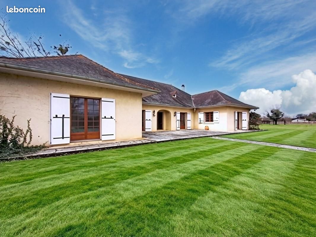Maison 10 pièces 300 m² · à Saint-Denis-de-Pile · 300 m² · 477 000 €