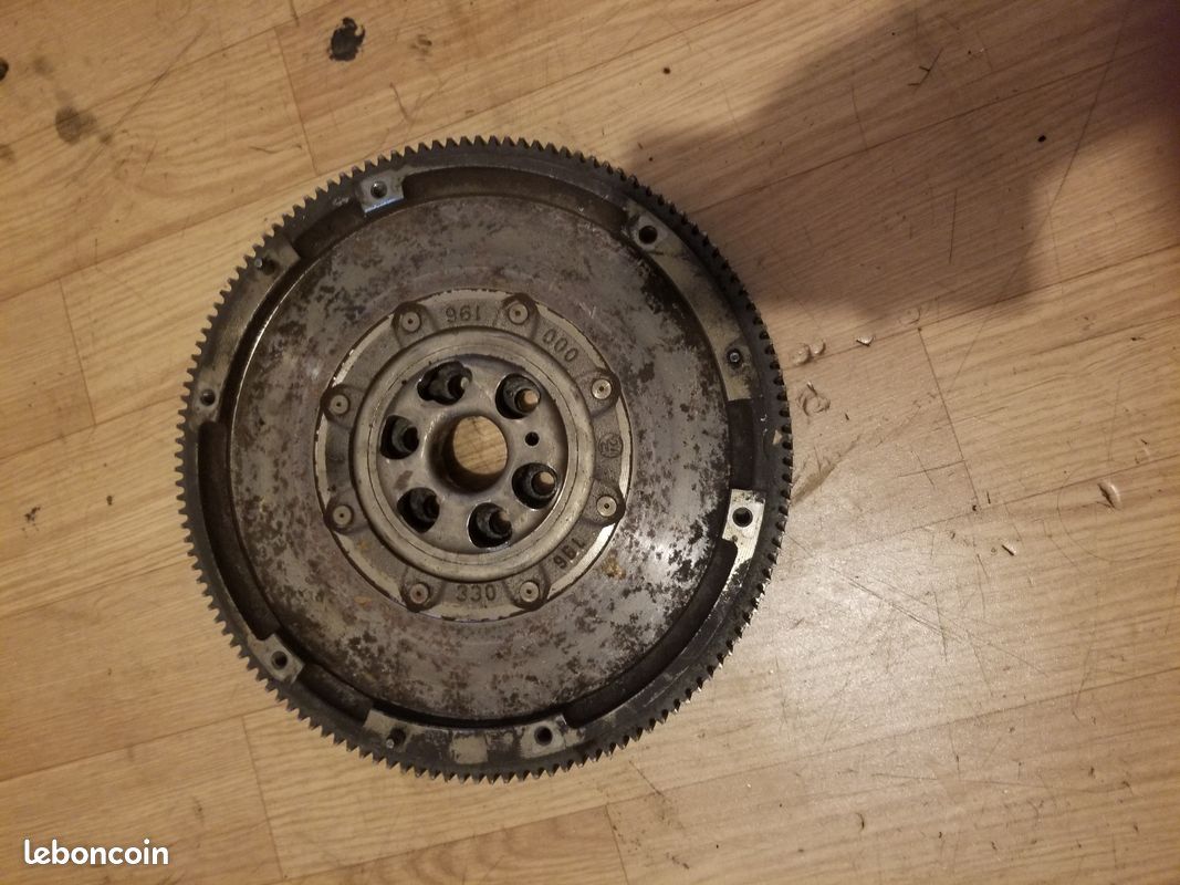 Volant moteur touran 1.9 105chv bon état (image 1)