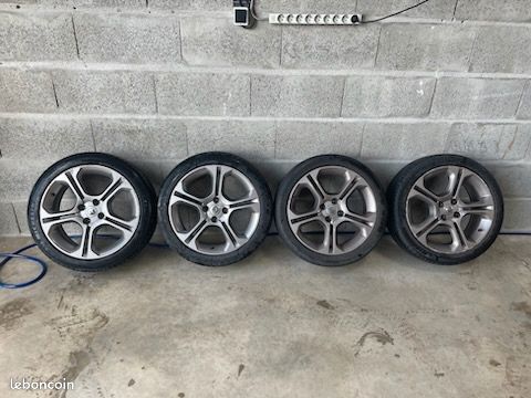 Je vends 4 Jantes Renault clio 4 GTLine et 4 pneus Michelin (image 1)