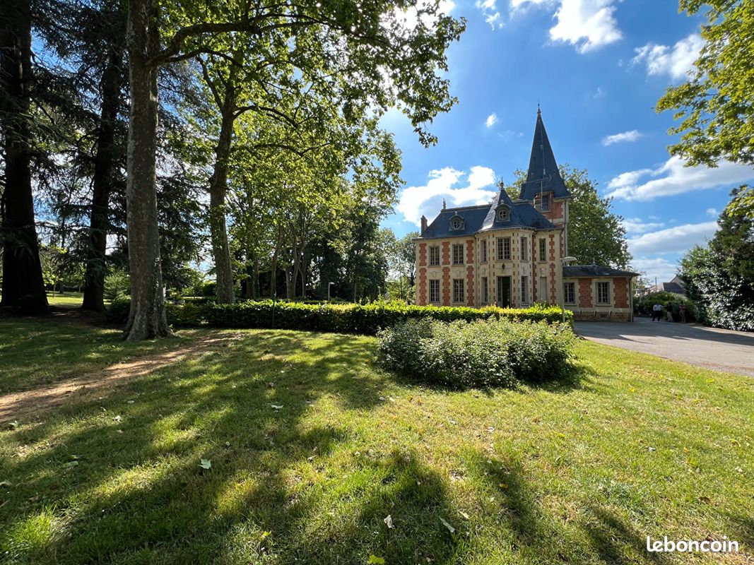 Maison 14 pièces 319 m² · à Yzeure · 319 m² · 434 000 €