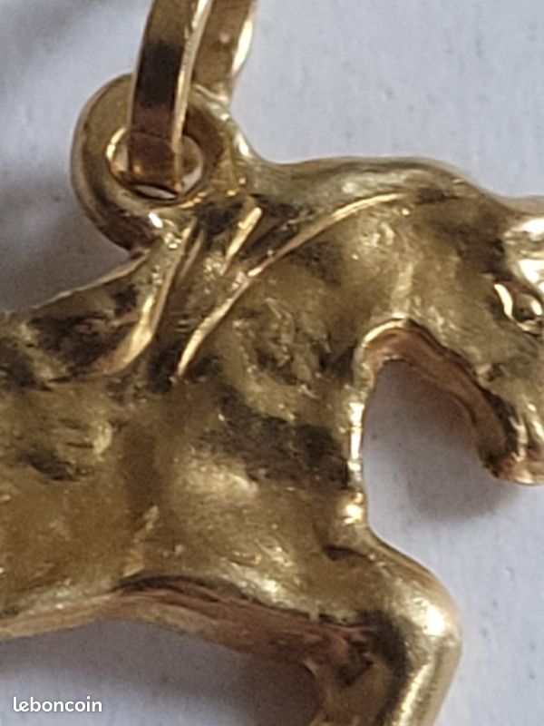 Pendentif Tête De Cheval En Or 18 Carats - Poids 3,23 Grammes - Avec Pierre Verte - Occasion