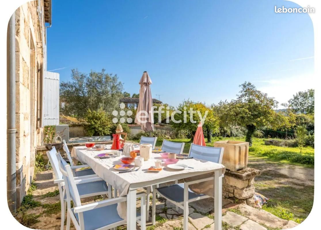 Maison 6 pièces 230 m² · à Champdeniers · 230 m² · 192 000 €