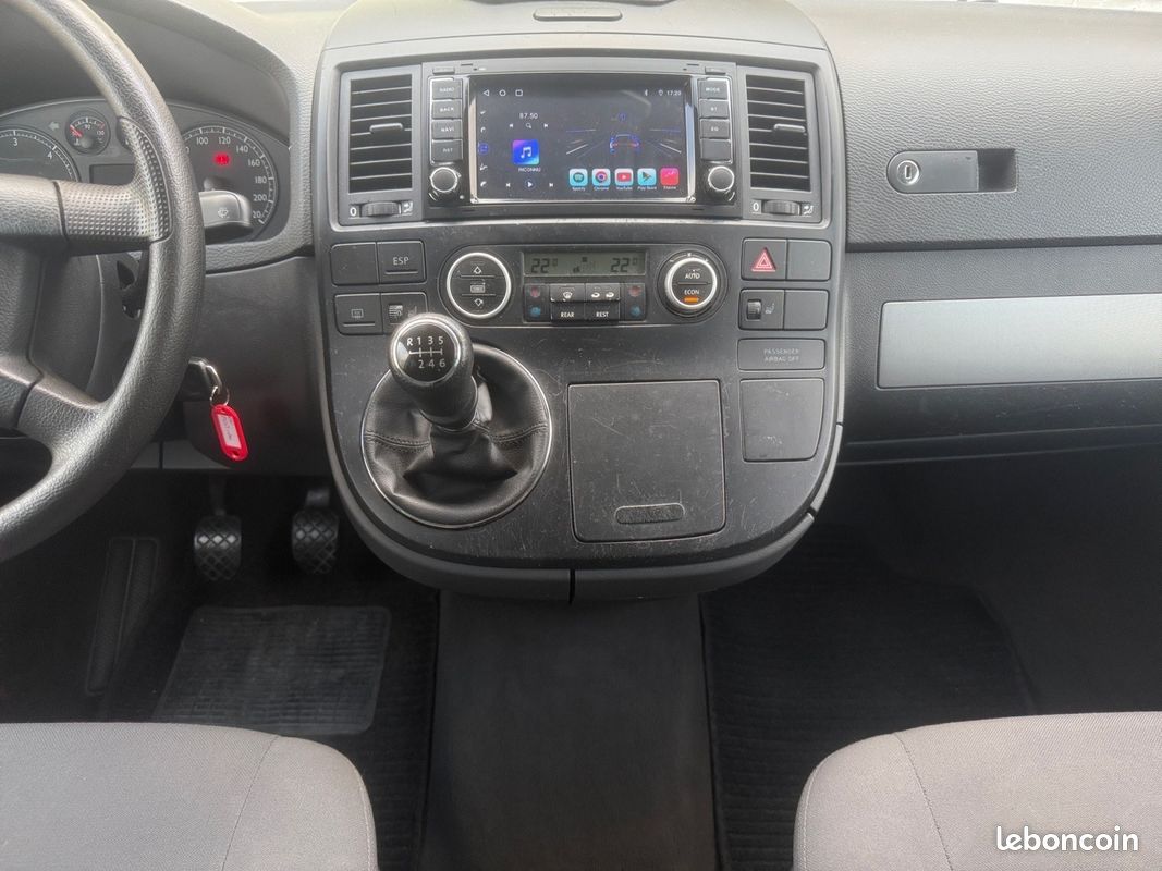 VOLKSWAGEN MULTIVAN 2.5 TDI 130 sièges chauffants carplay clim 3 zones garantie 12 mois (image 15)