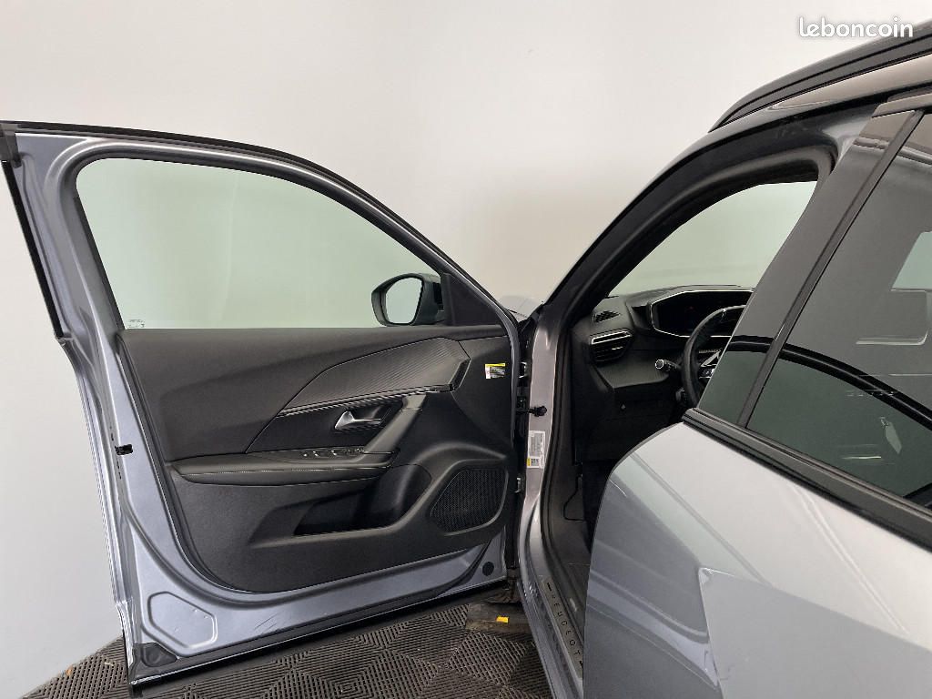Peugeot 2008 BLUEHDI 130 S&S EAT8 GT (image 19)