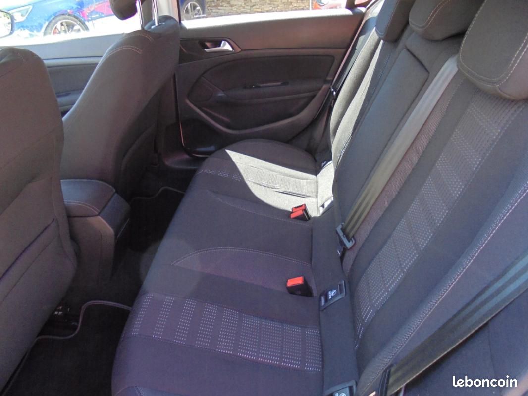 Peugeot 308 130ch SetS BVM6 Allure (image 10)