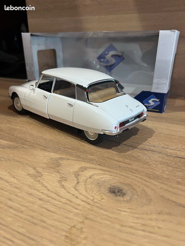Miniature 1/18e Solido Citroën DS Spéciale Modélisme