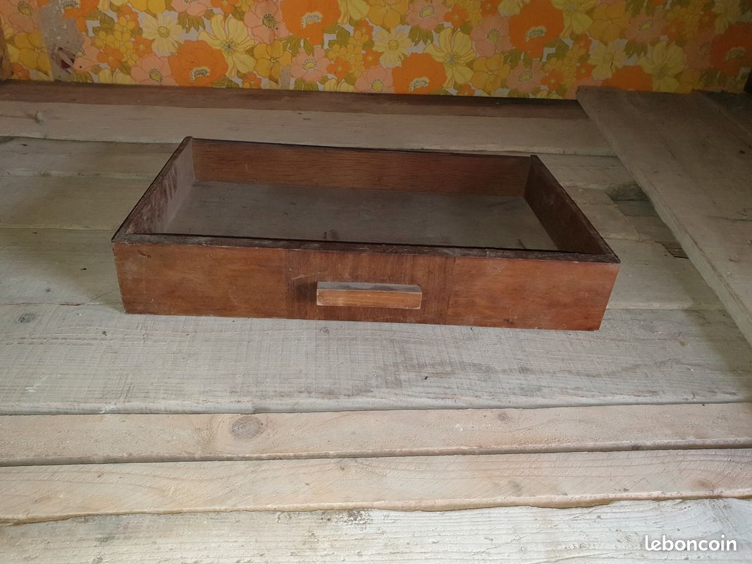Tiroir avec poignée en bois (image 1)